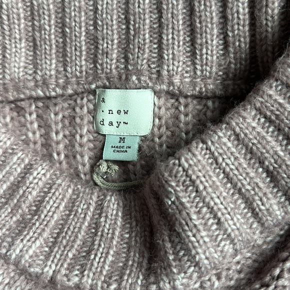 new day sweater - Picture 3 of 4